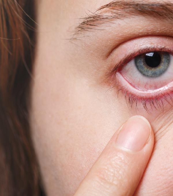 花粉熱來襲！賞花出遊時，如何避免眼睛癢？季節性過敏性結膜炎的臨床照護與防護